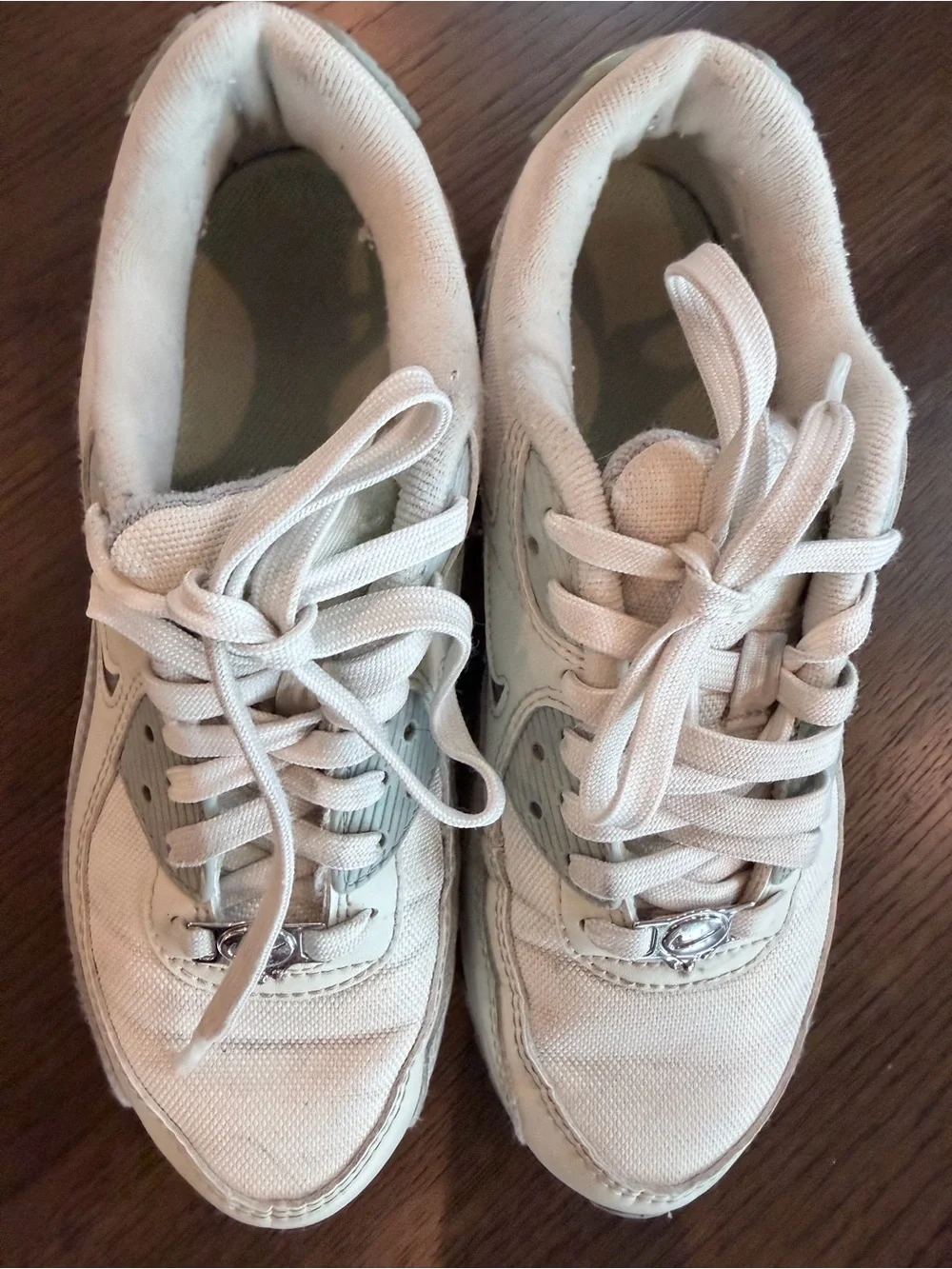 Nike White Sneakers with Pale Green/Blue Accents - Big Kids 7